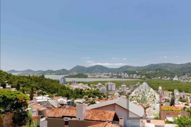 Imagem Casa com 4 Quartos à Venda, 287 m² em Trindade - Florianópolis Imagem Casa com 4 Quartos à Venda, 287 m² em Trindade - Florianópolis