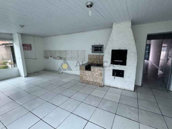 Imagem Casa com 3 Quartos para Alugar,  em Centro - Navegantes