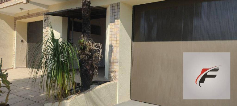 Imagem Sobrado com 4 Quartos à Venda, 330 m² em Capão Raso - Curitiba Imagem Sobrado com 4 Quartos à Venda, 330 m² em Capão Raso - Curitiba