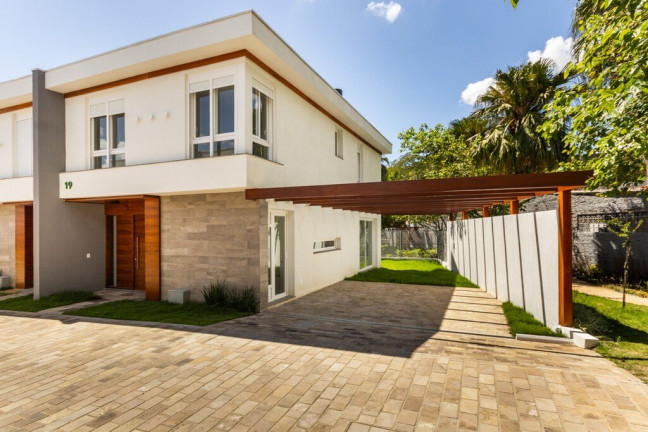 Imagem Casa de Condomínio com 3 Quartos à Venda, 211 m² em Teresópolis - Porto Alegre