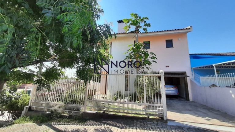 Casa com 3 Quartos à Venda, 219 m² em Km 3 - Santa Maria