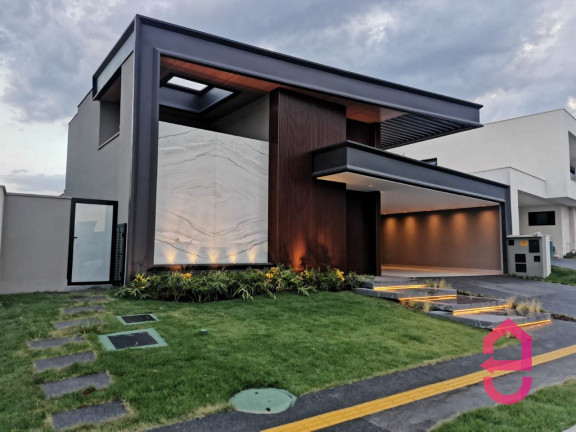 Sobrado com 4 Quartos à Venda, 384 m² em Avenida Toscana - Goiânia