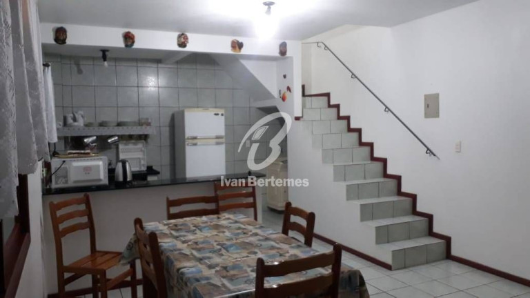 Imagem Sobrado com 2 Quartos para Temporada, em Canto Grande - Bombinhas Imagem Sobrado com 2 Quartos para Temporada, em Canto Grande - Bombinhas