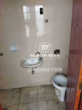 Imagem Casa com 3 Quartos à Venda, 250 m² em Nossa Senhora Aparecida - Uberlândia