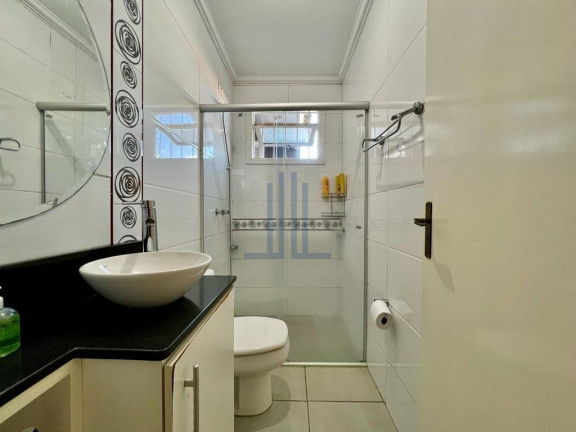 Imagem Casa com 4 Quartos à Venda, 211 m² em Tomazetti - Santa Maria