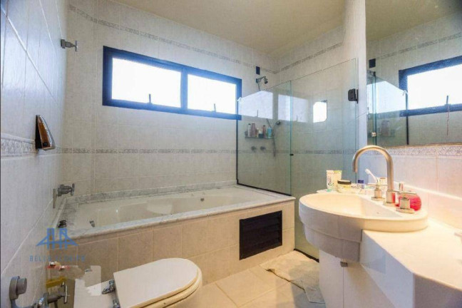 Imagem Casa com 5 Quartos à Venda, 324 m² em Itacorubi - Florianópolis Imagem Casa com 5 Quartos à Venda, 324 m² em Itacorubi - Florianópolis
