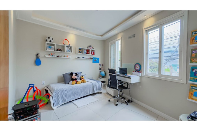 Imagem Apartamento com 2 Quartos à Venda, 83 m² em Teresópolis - Porto Alegre