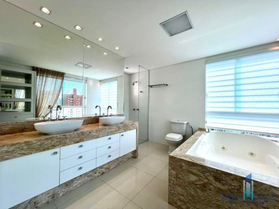 Imagem Cobertura com 4 Quartos à Venda, 241 m² em Centro - Balneário Camboriú