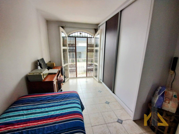 Imagem Casa com 3 Quartos à Venda, 177 m² em Jardim Das Américas - Curitiba Imagem Casa com 3 Quartos à Venda, 177 m² em Jardim Das Américas - Curitiba