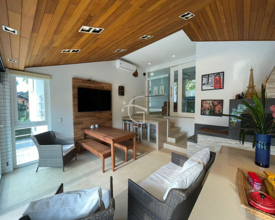 Imagem Casa com 4 Quartos à Venda, 545 m² em América - Joinville Imagem Casa com 4 Quartos à Venda, 545 m² em América - Joinville