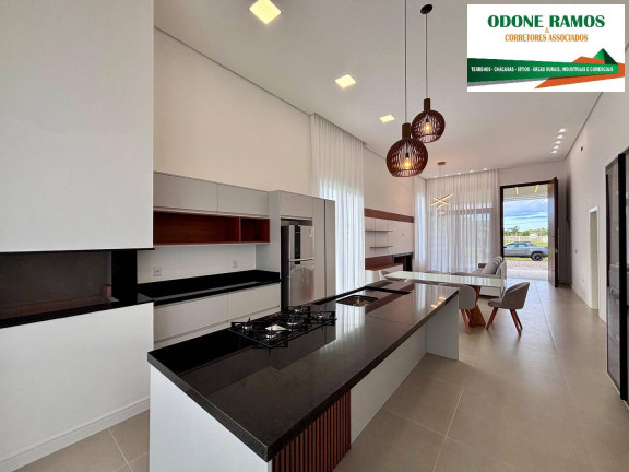 Imagem Casa com 4 Quartos à Venda, 360 m² em Capão Da Canoa Imagem Casa com 4 Quartos à Venda, 360 m² em Capão Da Canoa