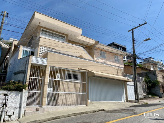 Casa com 3 Quartos à Venda,  em Estreito - Florianópolis