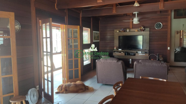 Imagem Casa com 4 Quartos à Venda, 230 m² em Centro - Jambeiro
