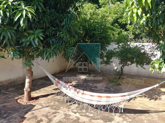 Casa com 3 Quartos à Venda,  em Centro - Rosana