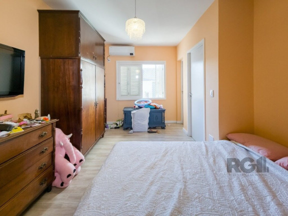 Imagem Casa com 4 Quartos à Venda, em Vila Nova - Porto Alegre Imagem Casa com 4 Quartos à Venda, em Vila Nova - Porto Alegre