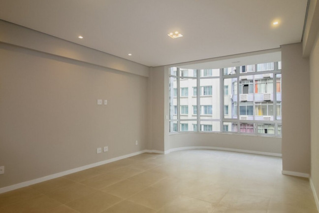 Imagem Imóvel com 3 Quartos à Venda, 128 m² em Copacabana - Rio De Janeiro Imagem Imóvel com 3 Quartos à Venda, 128 m² em Copacabana - Rio De Janeiro