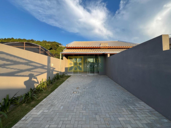 Casa com 2 Quartos para Alugar,  em Centro - Porto Belo
