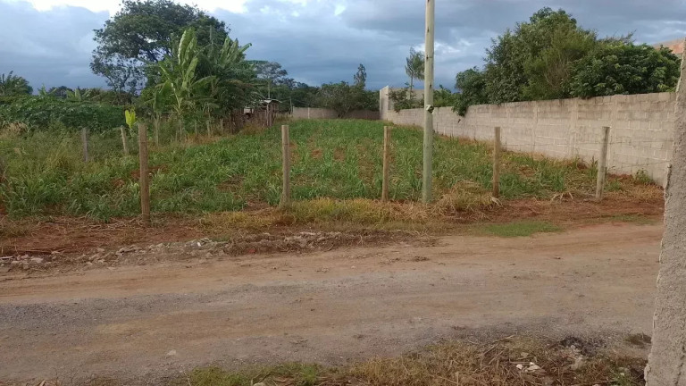 Chácara à Venda, 1.000 m² em Vila São Benedito - Pindamonhangaba