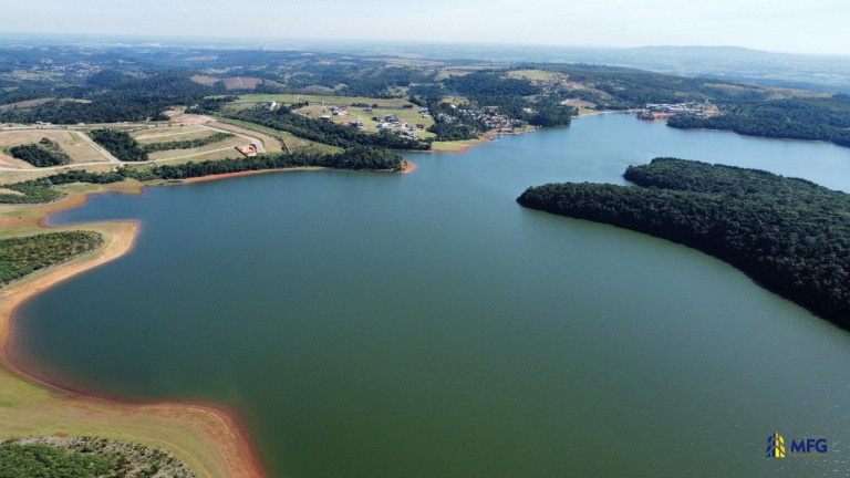 Terreno à Venda, 2.421 m² em Condomínio Portofino - Piedade