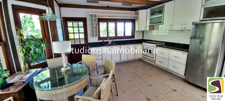 Imagem Casa com 6 Quartos à Venda, em Piúva - Ilhabela Imagem Casa com 6 Quartos à Venda, em Piúva - Ilhabela