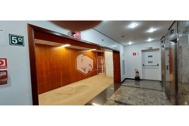 Sala Comercial à Venda, 438 m² em Cerqueira César - São Paulo