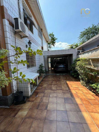 Imagem Sobrado com 3 Quartos à Venda, 208 m² em Vila Cascatinha - São Vicente