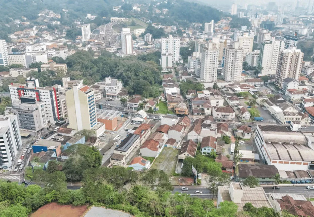 Imagem Terreno à Venda, 1.402 m² em Victor Konder - Blumenau Imagem Terreno à Venda, 1.402 m² em Victor Konder - Blumenau