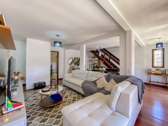 Imagem Casa com 4 Quartos à Venda, 158 m² em São Pedro - Teresópolis