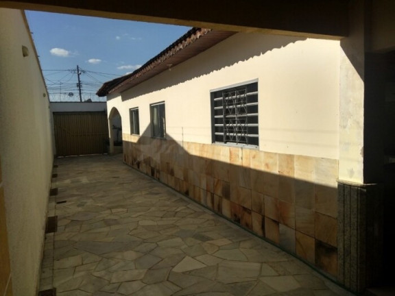 Imagem Casa com 4 Quartos à Venda, 266 m² em Jardim Monte Serrat - Aparecida De Goiânia