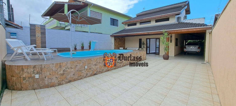 Sobrado com 4 Quartos à Venda, 246 m² em Jardim Aruan - Caraguatatuba