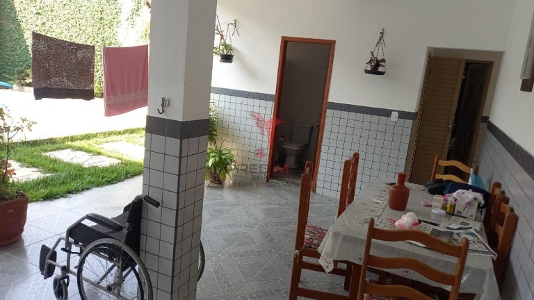 Imagem Sobrado com 4 Quartos para Alugar, 353 m² em Vila Paraíba - Guaratinguetá