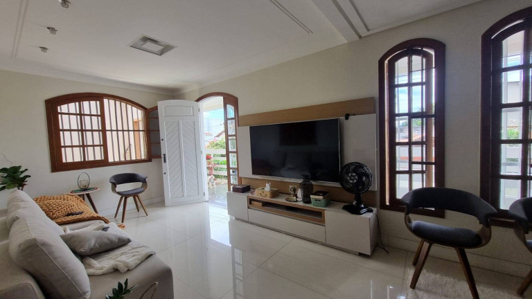 Imagem Casa com 3 Quartos à Venda, 260 m² em Cocal - Vila Velha