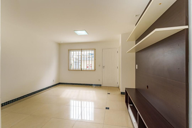 Imagem Casa de Condomínio com 3 Quartos à Venda, 118 m² em Vila Marari - São Paulo
