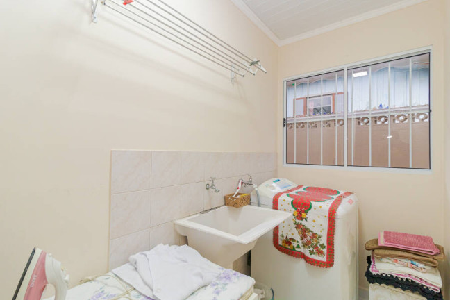 Imagem Casa com 3 Quartos à Venda, 140 m² em Guaíra - Curitiba