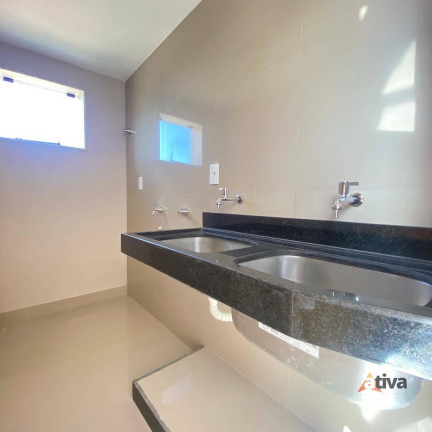 Imagem Sobrado com 3 Quartos à Venda, 102 m²