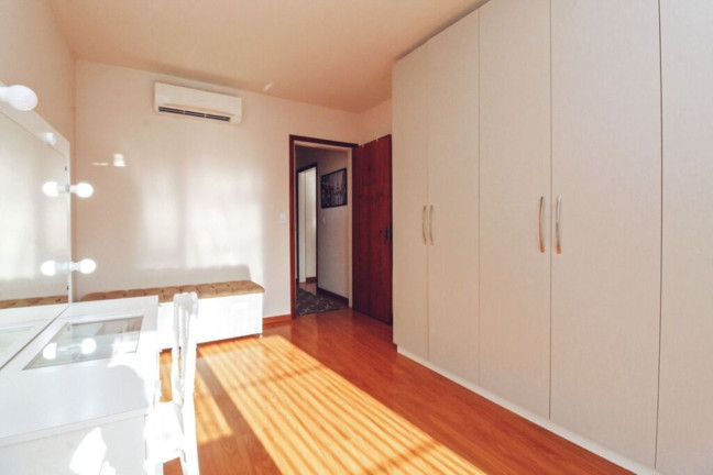 Imagem Imóvel com 2 Quartos à Venda, 76 m² em Jardim Botânico - Porto Alegre Imagem Imóvel com 2 Quartos à Venda, 76 m² em Jardim Botânico - Porto Alegre