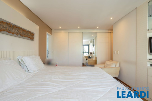 Imagem Apartamento com 4 Quartos à Venda, 235 m² em Aclimação - São Paulo Imagem Apartamento com 4 Quartos à Venda, 235 m² em Aclimação - São Paulo