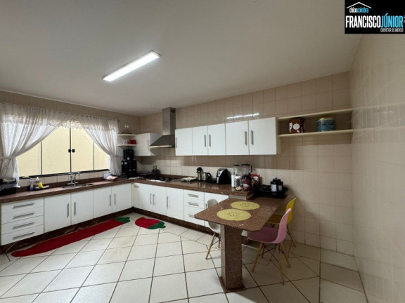 Imagem Casa com 4 Quartos à Venda, 375 m² em Setor Coimbra - Goiânia Imagem Casa com 4 Quartos à Venda, 375 m² em Setor Coimbra - Goiânia