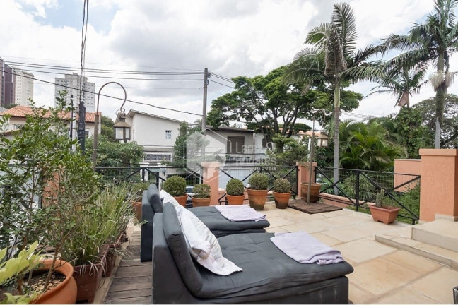 Imagem Casa com 4 Quartos à Venda, 300 m² em Moema - São Paulo Imagem Casa com 4 Quartos à Venda, 300 m² em Moema - São Paulo