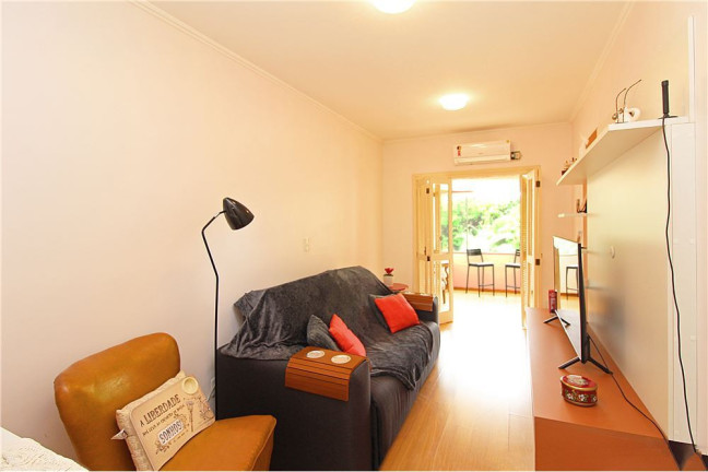 Imagem Casa com 3 Quartos à Venda, 198 m² em Medianeira - Porto Alegre Imagem Casa com 3 Quartos à Venda, 198 m² em Medianeira - Porto Alegre