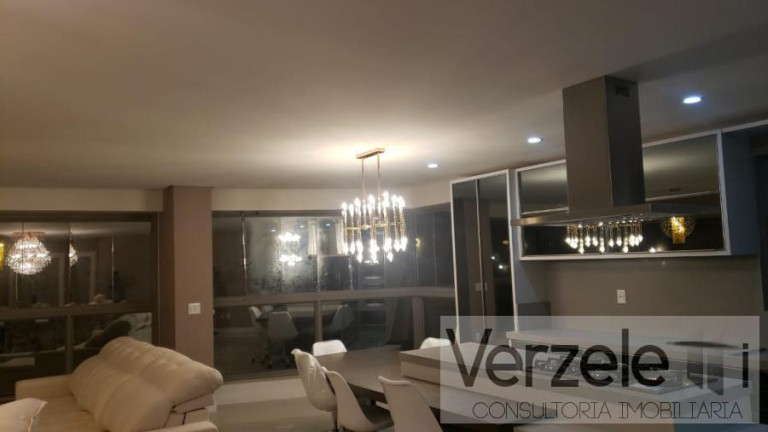 Imagem Apartamento com 4 Quartos para Temporada, 183 m² em Centro - Balneário Camboriú Imagem Apartamento com 4 Quartos para Temporada, 183 m² em Centro - Balneário Camboriú