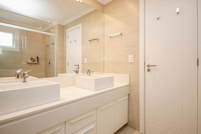 Imagem Imóvel com 2 Quartos à Venda, 157 m² em Menino Deus - Porto Alegre Imagem Imóvel com 2 Quartos à Venda, 157 m² em Menino Deus - Porto Alegre
