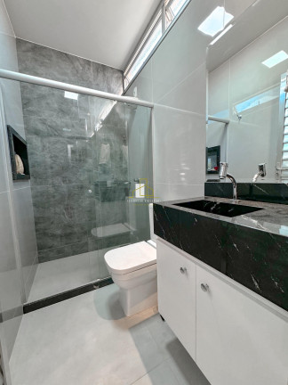 Imagem Casa com 3 Quartos à Venda, 245 m² em Nova Carapina I - Serra Imagem Casa com 3 Quartos à Venda, 245 m² em Nova Carapina I - Serra