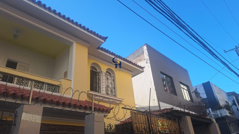 Imagem Casa com 7 Quartos à Venda, 246 m² em Barra - Salvador Imagem Casa com 7 Quartos à Venda, 246 m² em Barra - Salvador