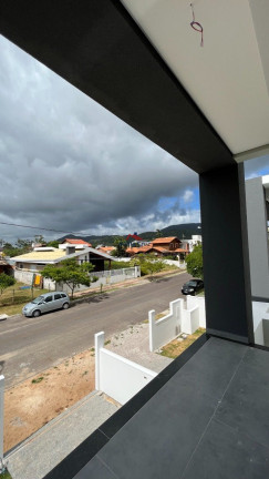 Imagem Sobrado com 3 Quartos à Venda, 225 m² em São João Do Rio Vermelho - Florianópolis