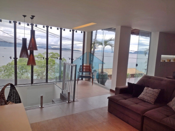 Casa com 4 Quartos à Venda,  em Fazenda Mombaça - Angra Dos Reis