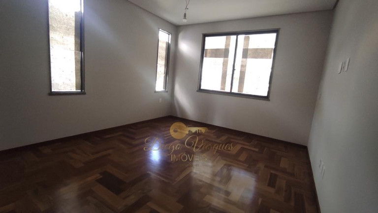 Imagem Casa com 3 Quartos à Venda, 300 m² em Vargem Grande - Teresópolis