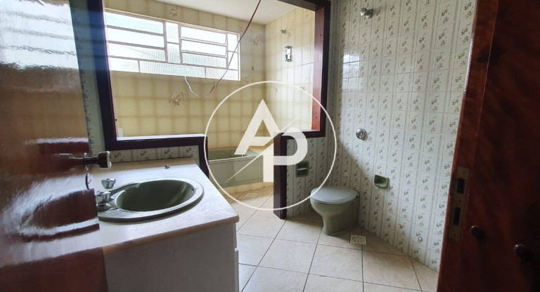 Imagem Casa com 3 Quartos à Venda, 270 m² em Uvaranas - Ponta Grossa