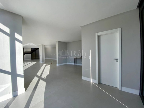 Imagem Sobrado com 4 Quartos à Venda, 432 m² em Barra - Balneário Camboriú Imagem Sobrado com 4 Quartos à Venda, 432 m² em Barra - Balneário Camboriú