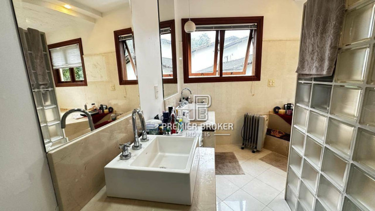 Imagem Casa com 5 Quartos à Venda, 400 m² em Quebra Frascos - Teresópolis Imagem Casa com 5 Quartos à Venda, 400 m² em Quebra Frascos - Teresópolis